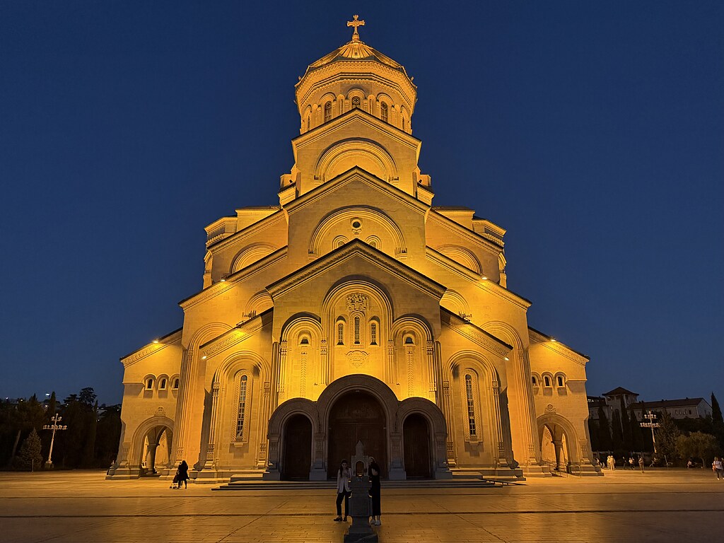 Sameba-Kathedrale Tiflis beleuchtet
