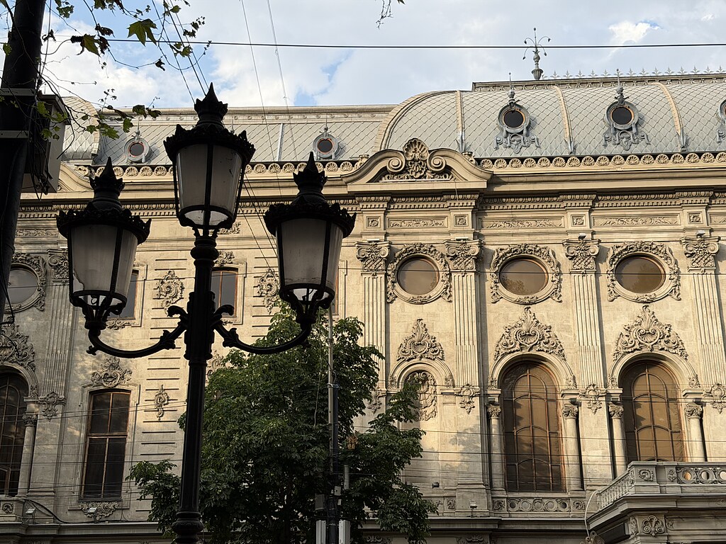 Ausschnitt von Laterne und der Hall of Fame in der Shota Rustaveli Ave in Tiflis, Georgien