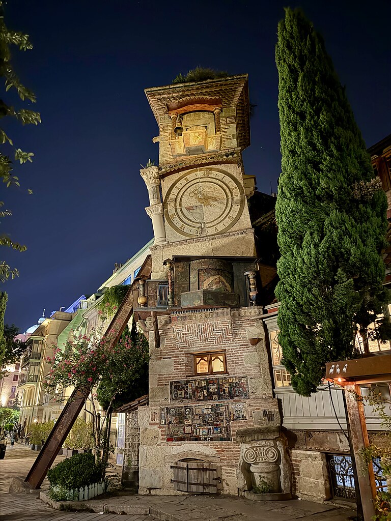 Uhrenturm Tiflis beim Gabriadze-Theater in Tiflis