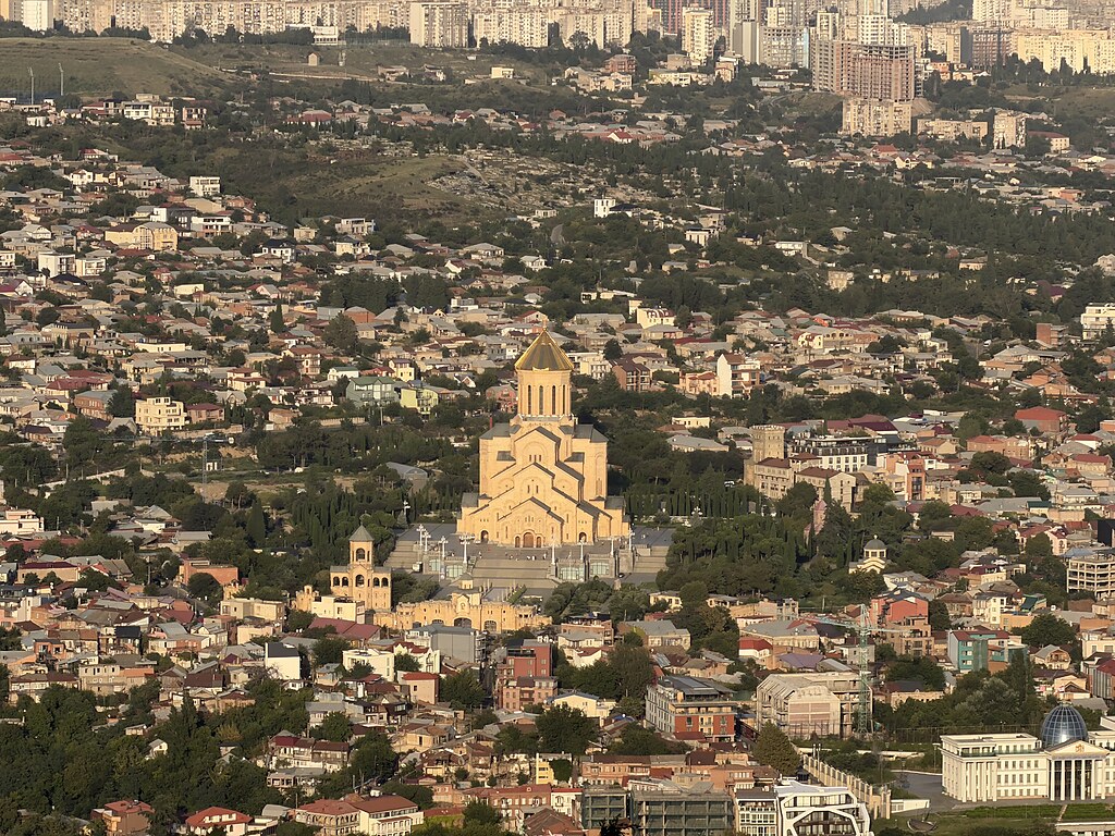 Mtatsminda Park Tiflis Aussicht auf die Sameba-Kathedrale