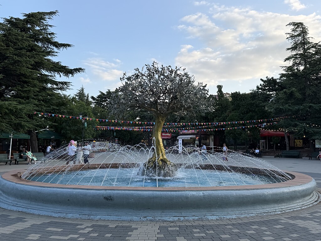 Springbrunnen im Mtatsminda Park Tiflis