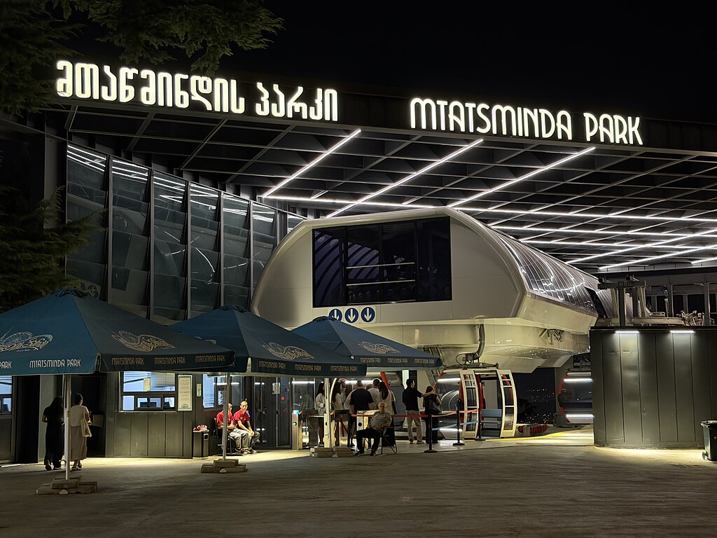 Mtatsminda Freizeitpark Tiflis, Gondel beleuchtet
