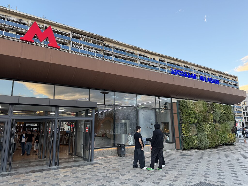 Gebäude der Metrostation Tiflis, Avlabari